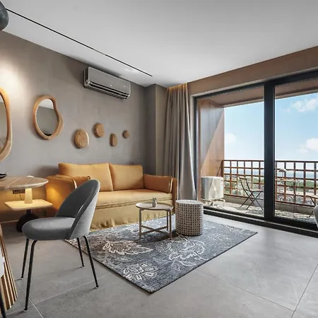 Seaview In Complex Iron Code * ヴァルナ